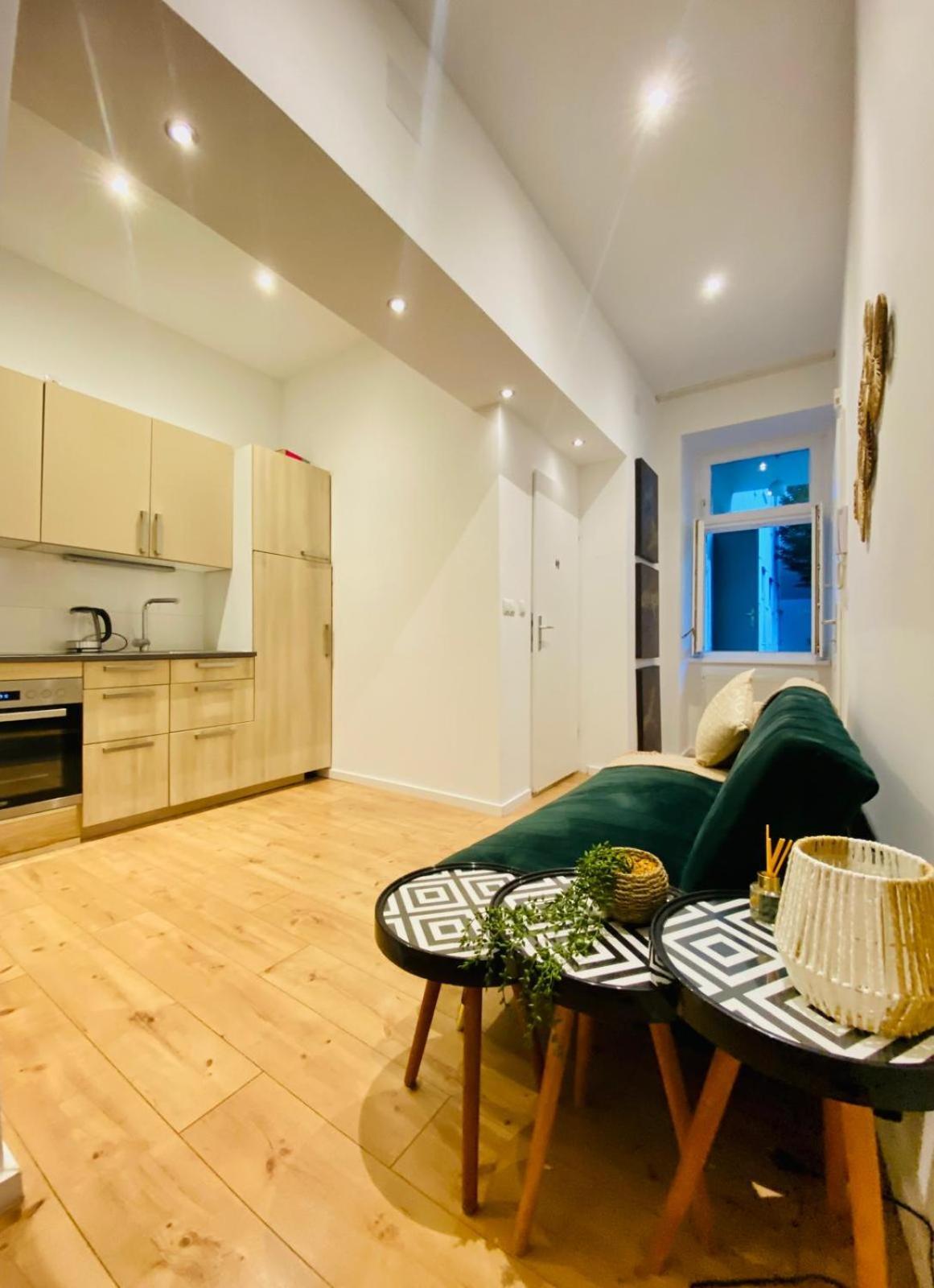 Ottakring Gem Shared 4-br Retreat Breathtaking Views Apartment Wien
