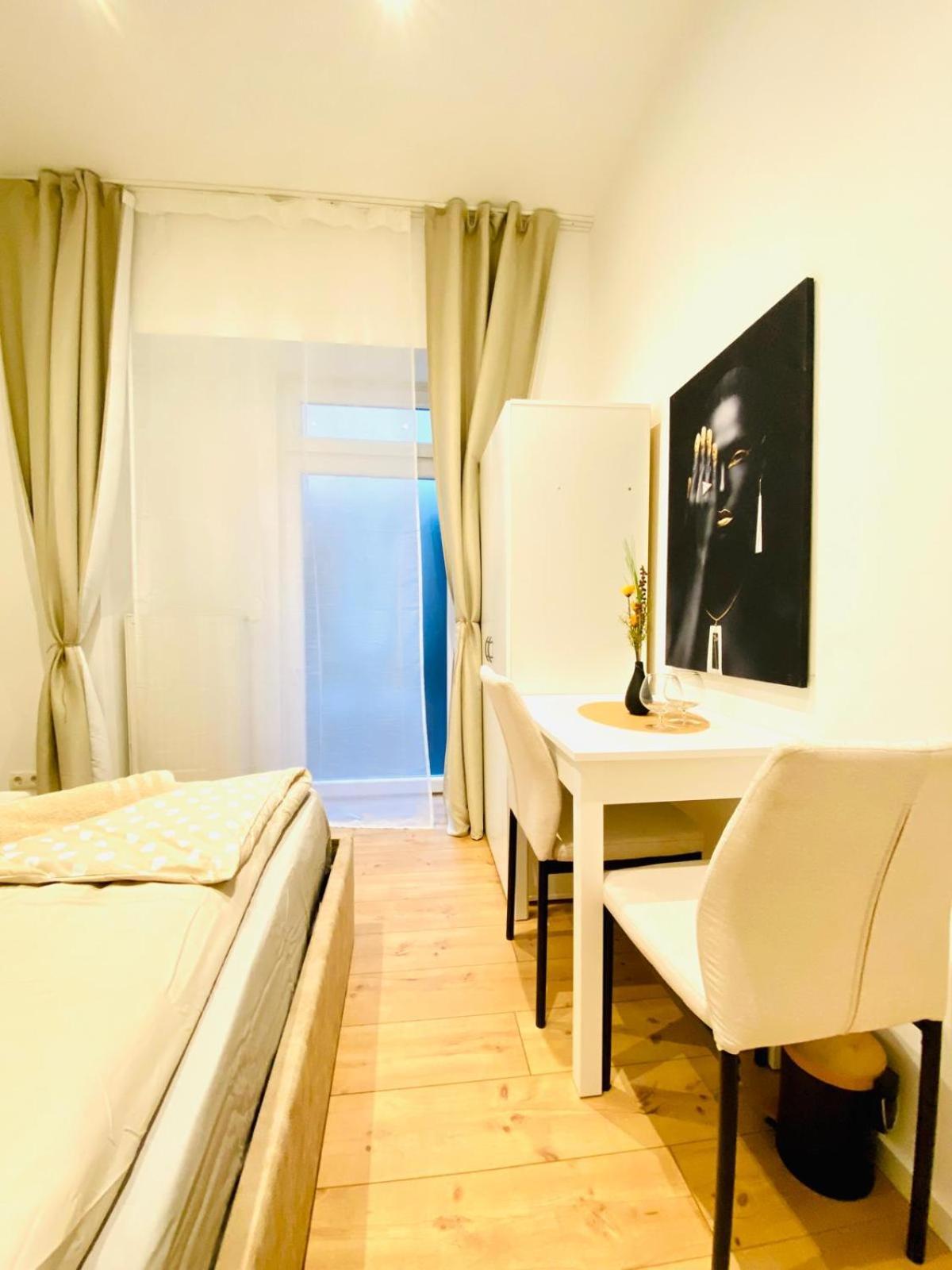 Ottakring Gem Shared 4-br Retreat Breathtaking Views Apartment Wien
