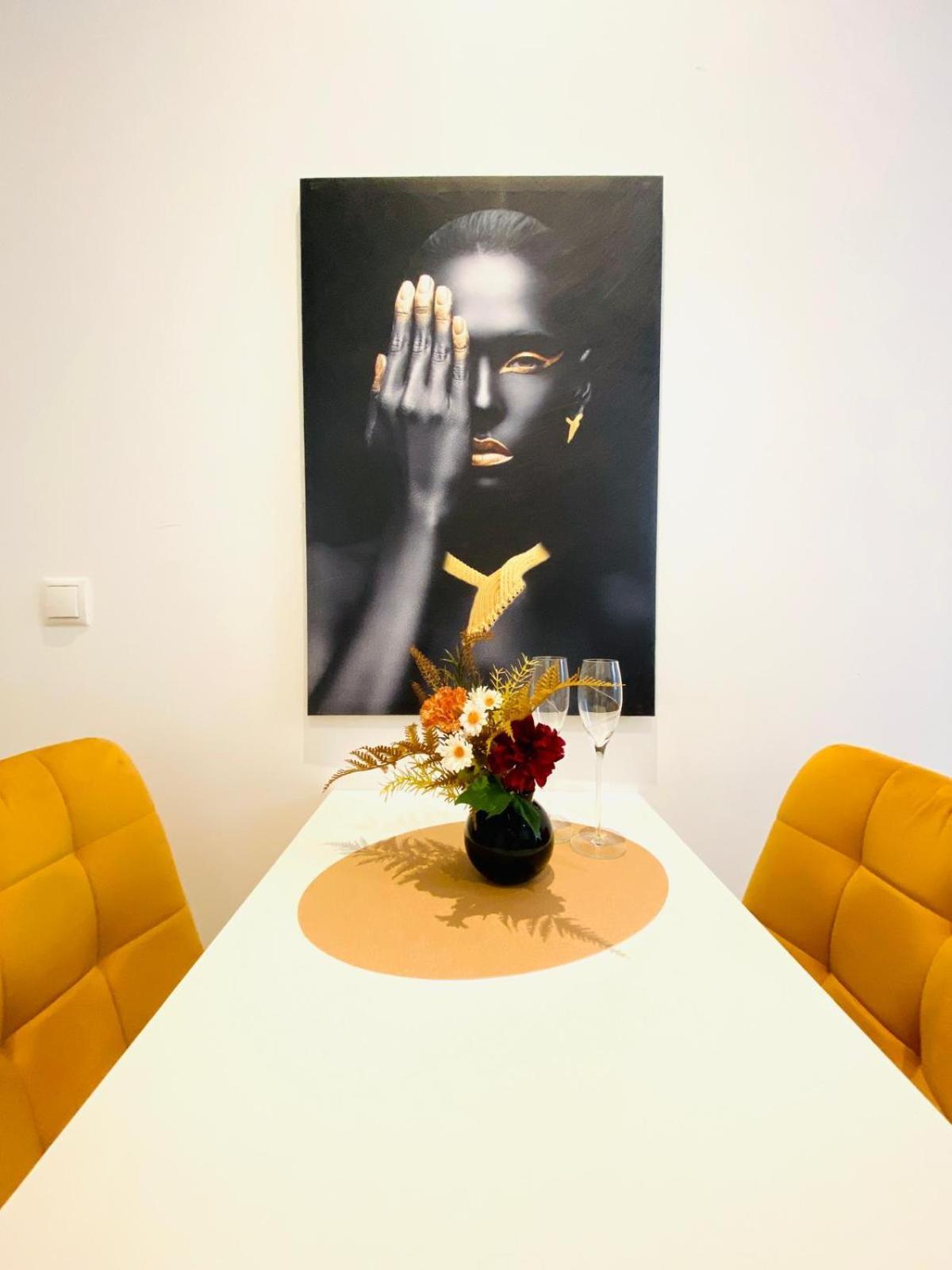 Ottakring Gem Shared 4-br Retreat Breathtaking Views Apartment Wien