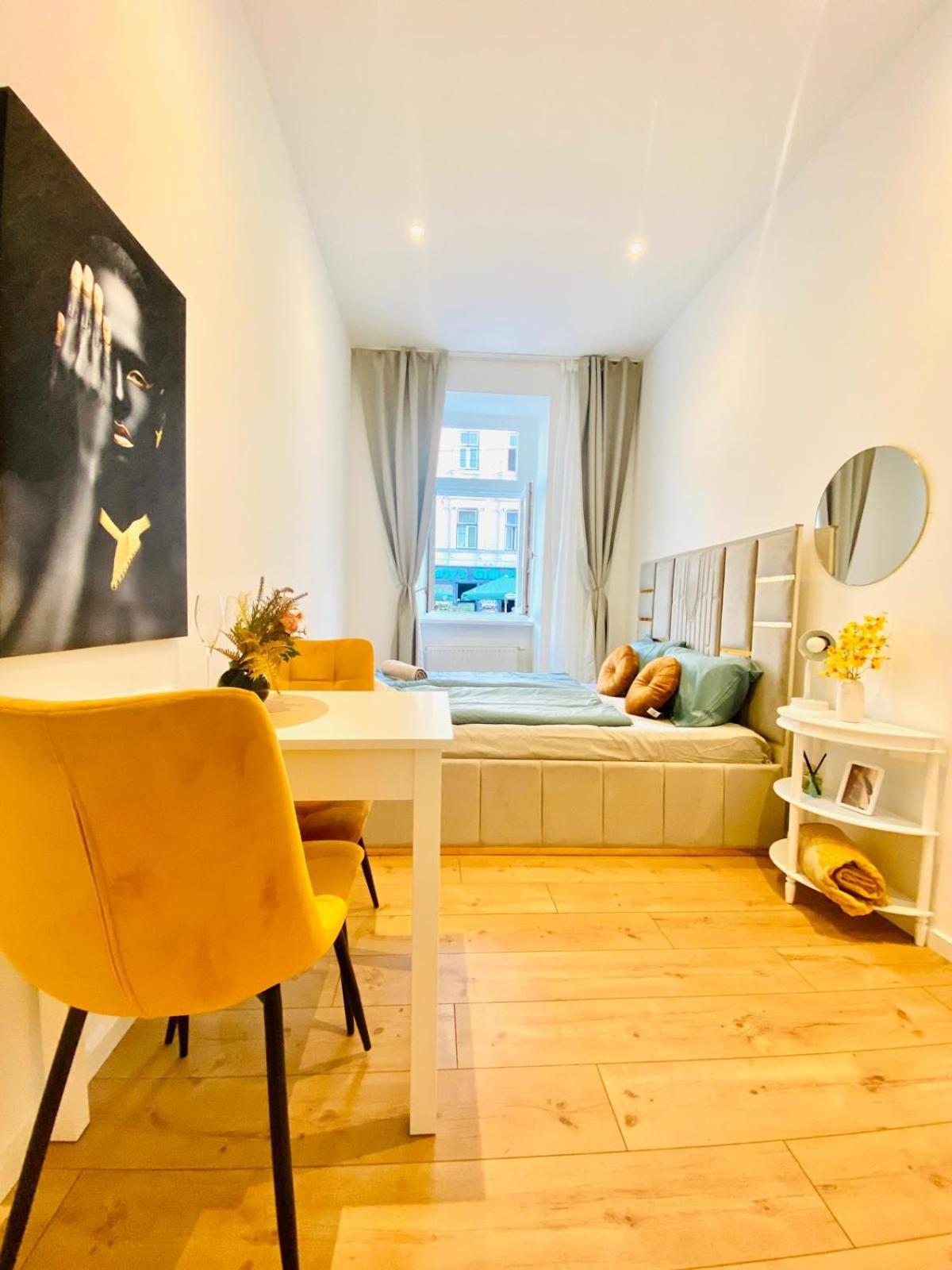 Apartment Ottakring Gem Shared 4-br Retreat Breathtaking Views Wien