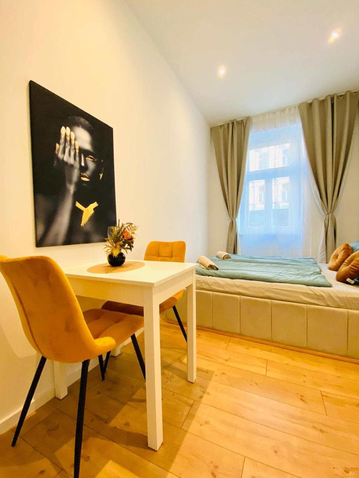 Ottakring Gem Shared 4-br Retreat Breathtaking Views Wien