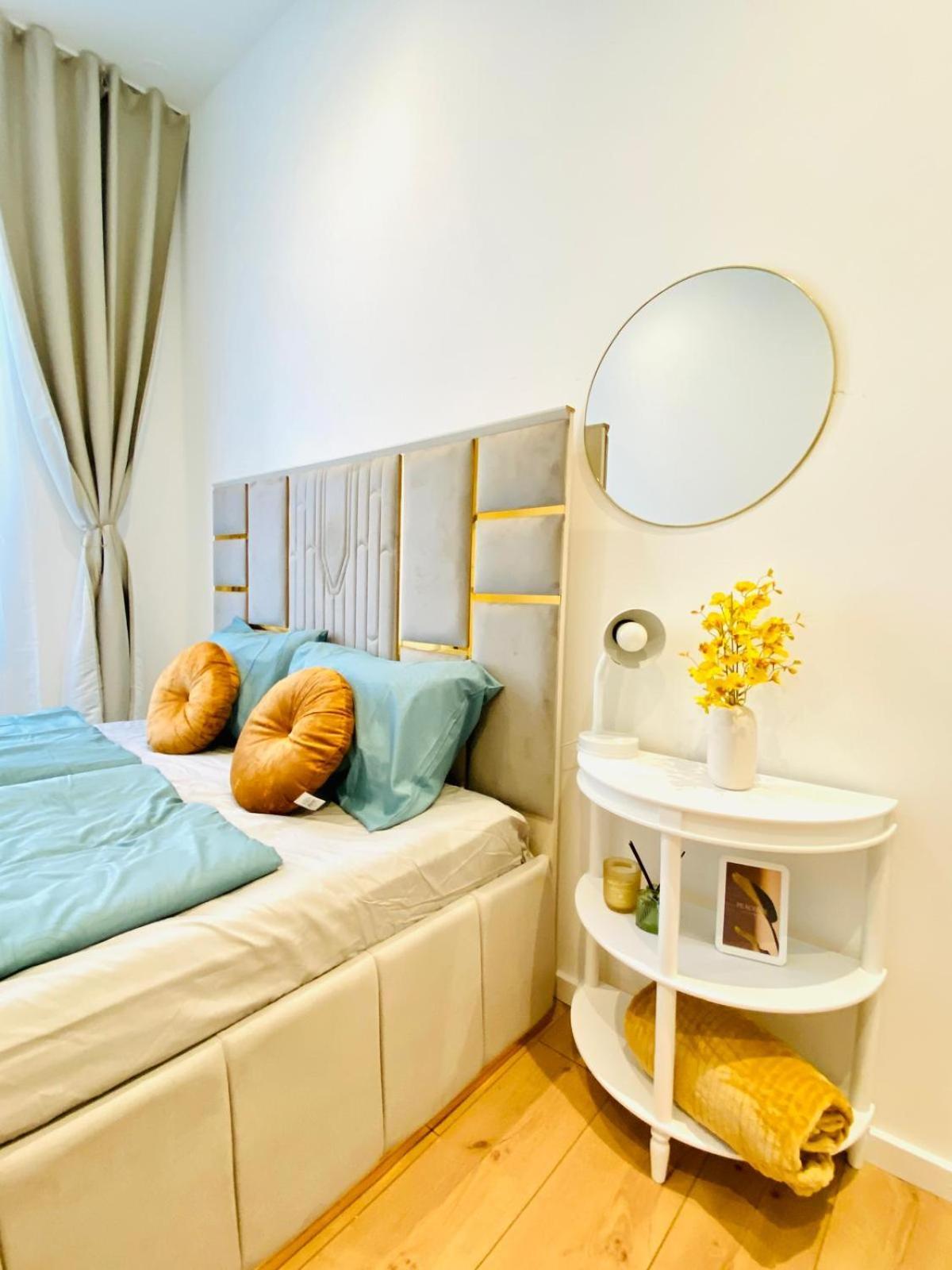 Ottakring Gem Shared 4-br Retreat Breathtaking Views Apartment Wien