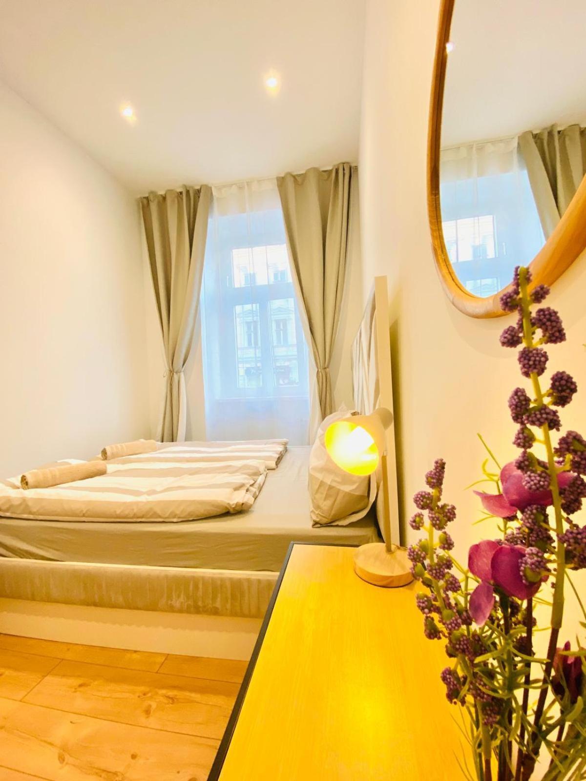 Ottakring Gem Shared 4-br Retreat Breathtaking Views Apartment Wien