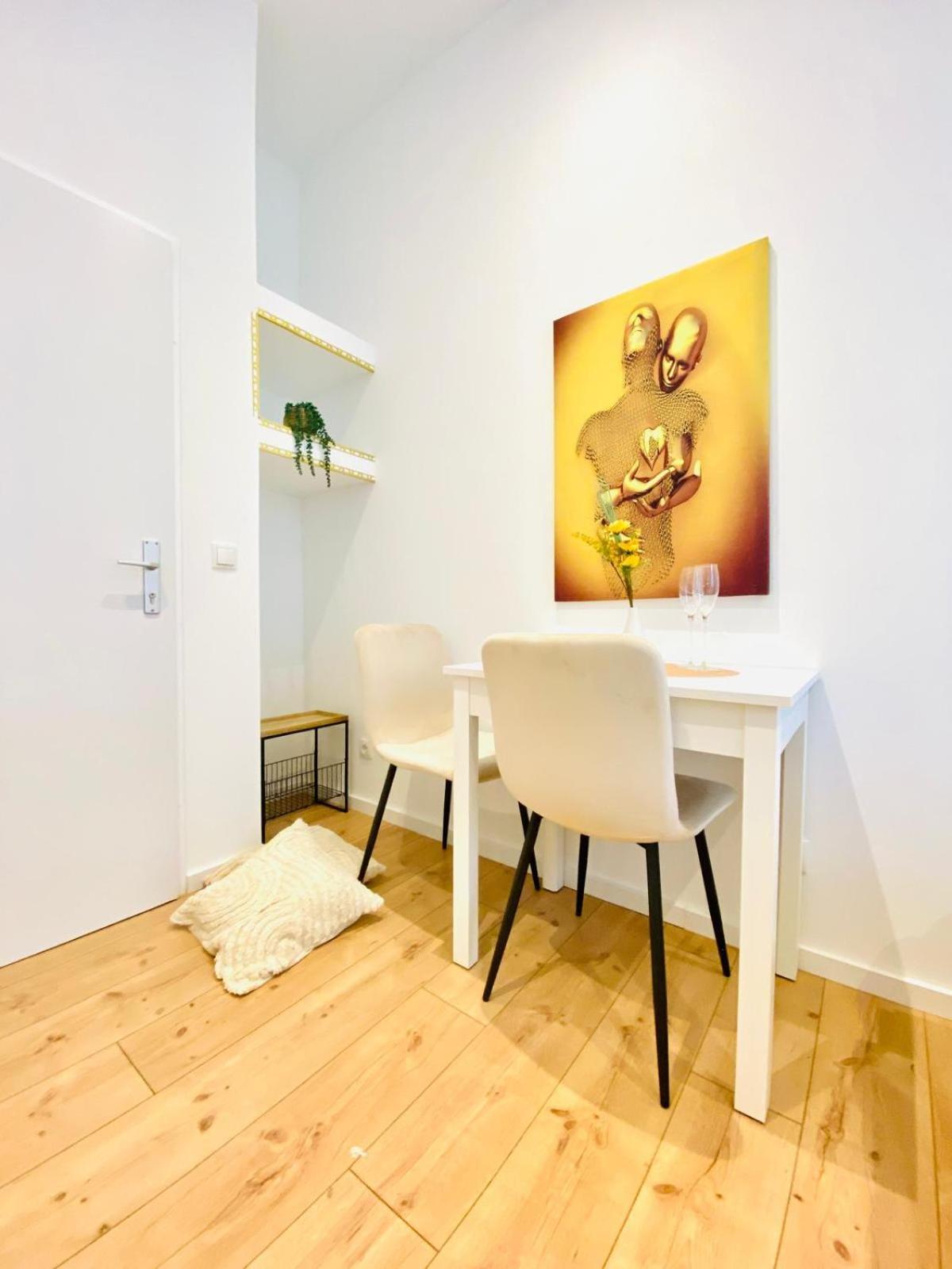 Ottakring Gem Shared 4-br Retreat Breathtaking Views Wien