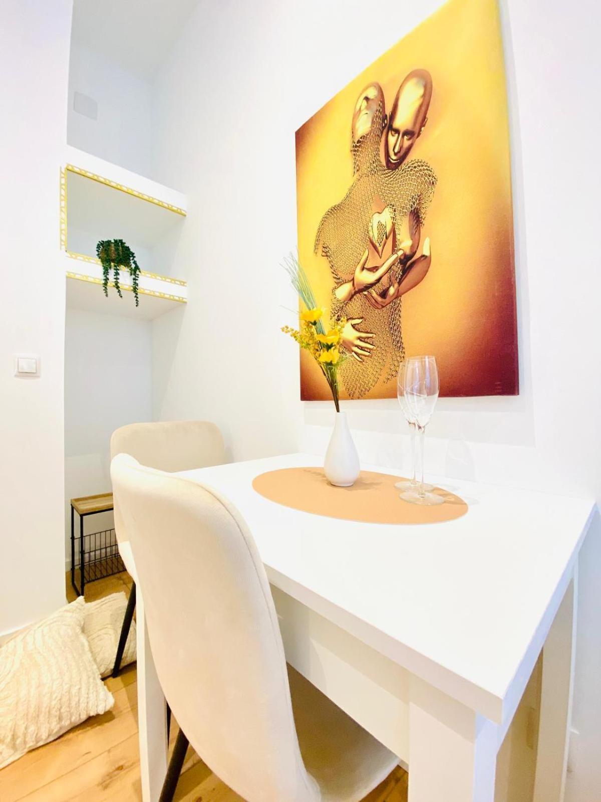 Ottakring Gem Shared 4-br Retreat Breathtaking Views Apartment Wien